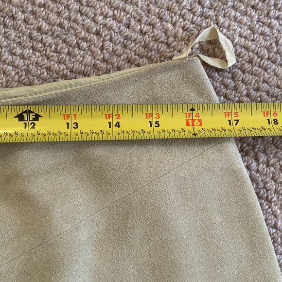 Vintage Banana Republic suede skirt - Picture 5 of 8